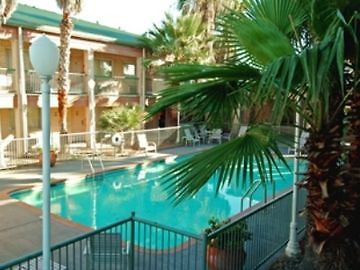 Econo Lodge Inn And Suites Eagle Pass Eksteriør billede